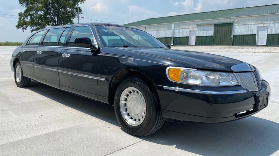 2001 Lincoln Town Car - Image 13 of 17