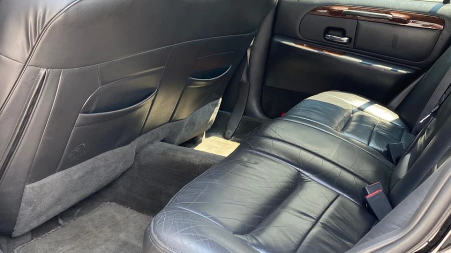 2001 Lincoln Town Car - Image 6 of 17