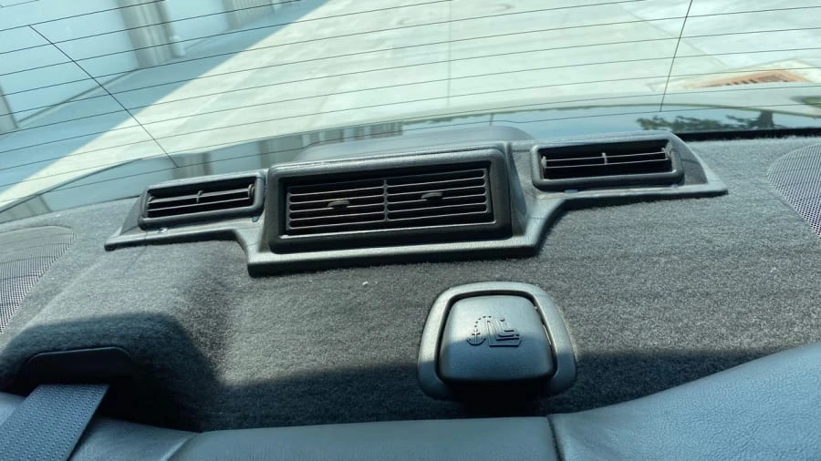 2001 Lincoln Town Car - Image 9 of 17