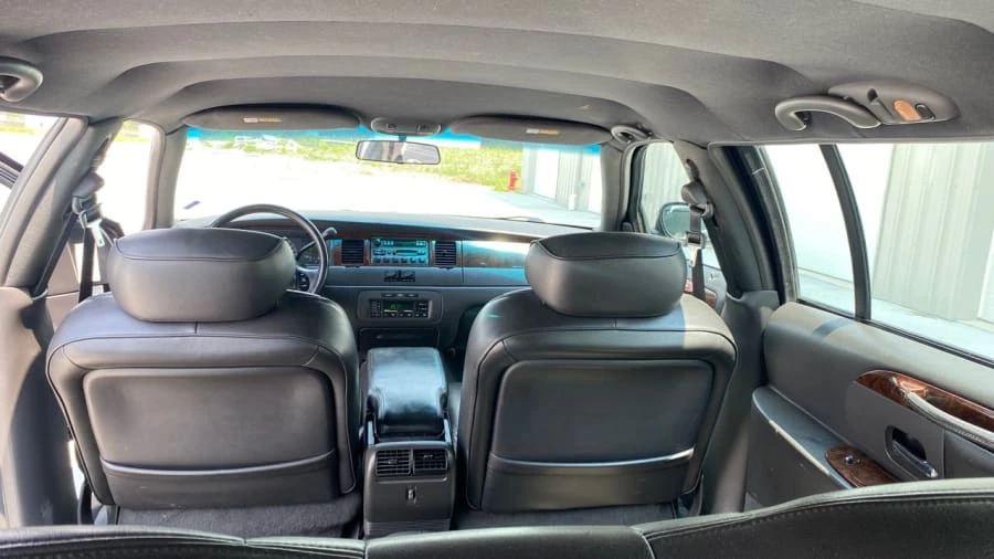 2001 Lincoln Town Car - Image 8 of 17