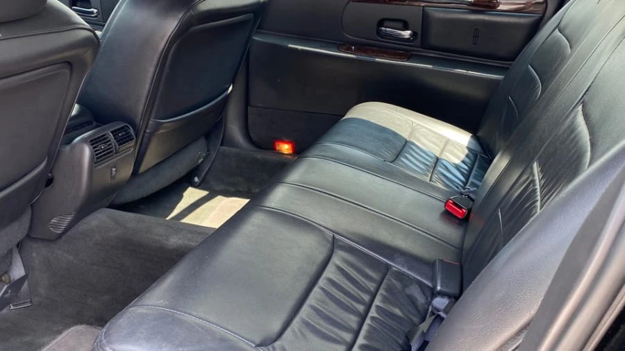 2001 Lincoln Town Car - Image 7 of 17