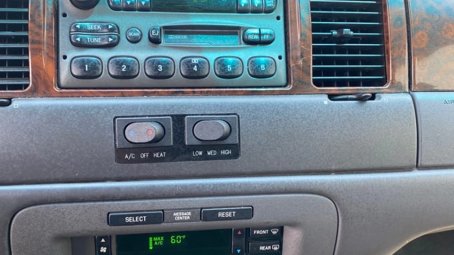 2001 Lincoln Town Car - Image 4 of 17