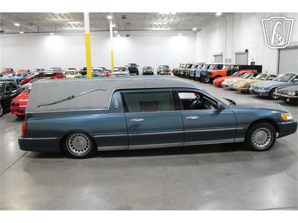 2001 Lincoln Town Car - Image 11 of 31