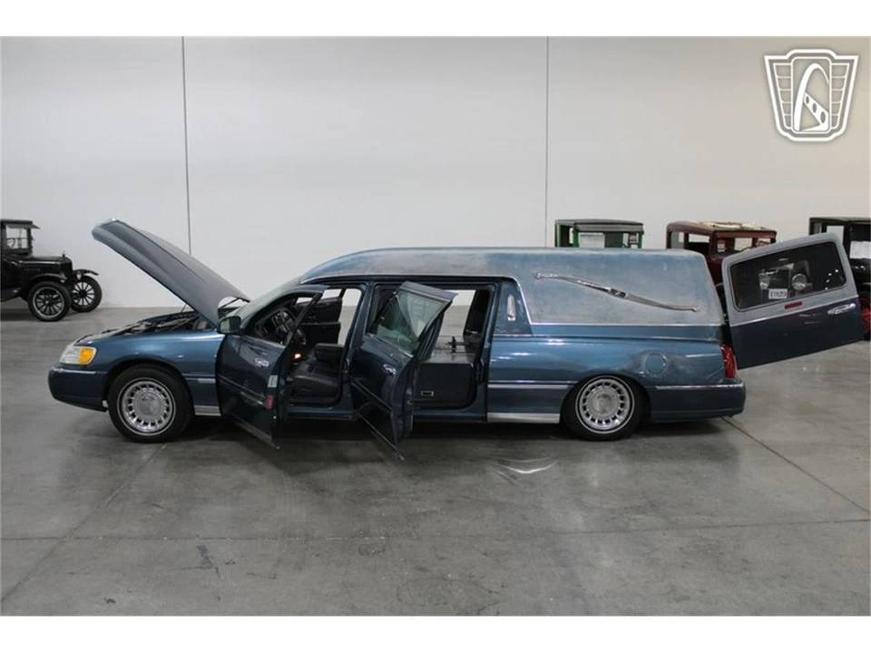 2001 Lincoln Town Car - Image 31 of 31