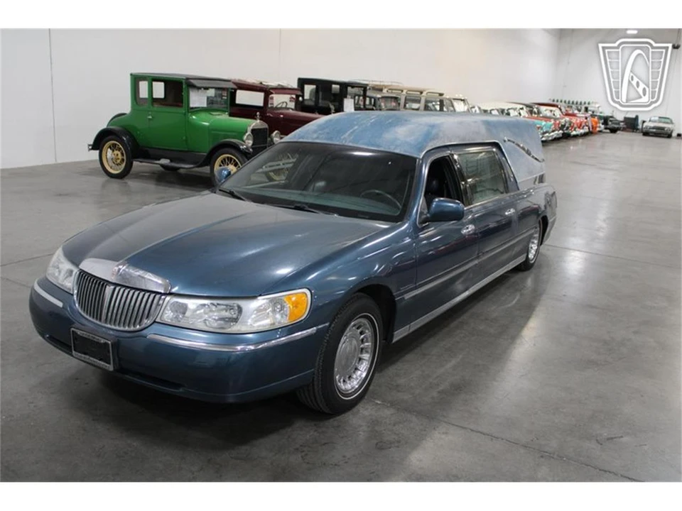 2001 Lincoln Town Car - Image 6 of 31