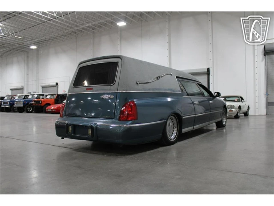 2001 Lincoln Town Car - Image 26 of 31