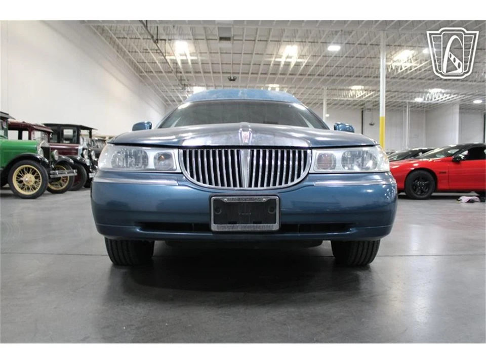 2001 Lincoln Town Car - Image 21 of 31