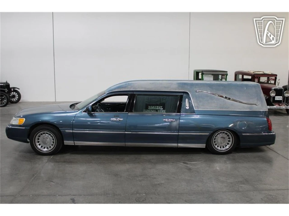 2001 Lincoln Town Car - Image 7 of 31