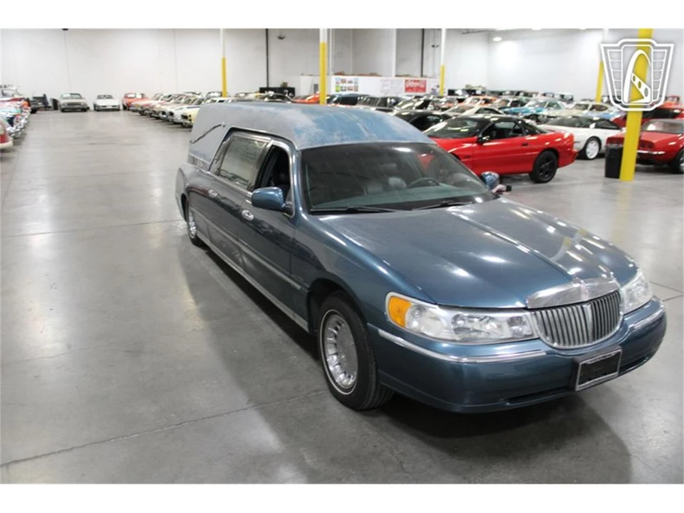 2001 Lincoln Town Car - Image 12 of 31