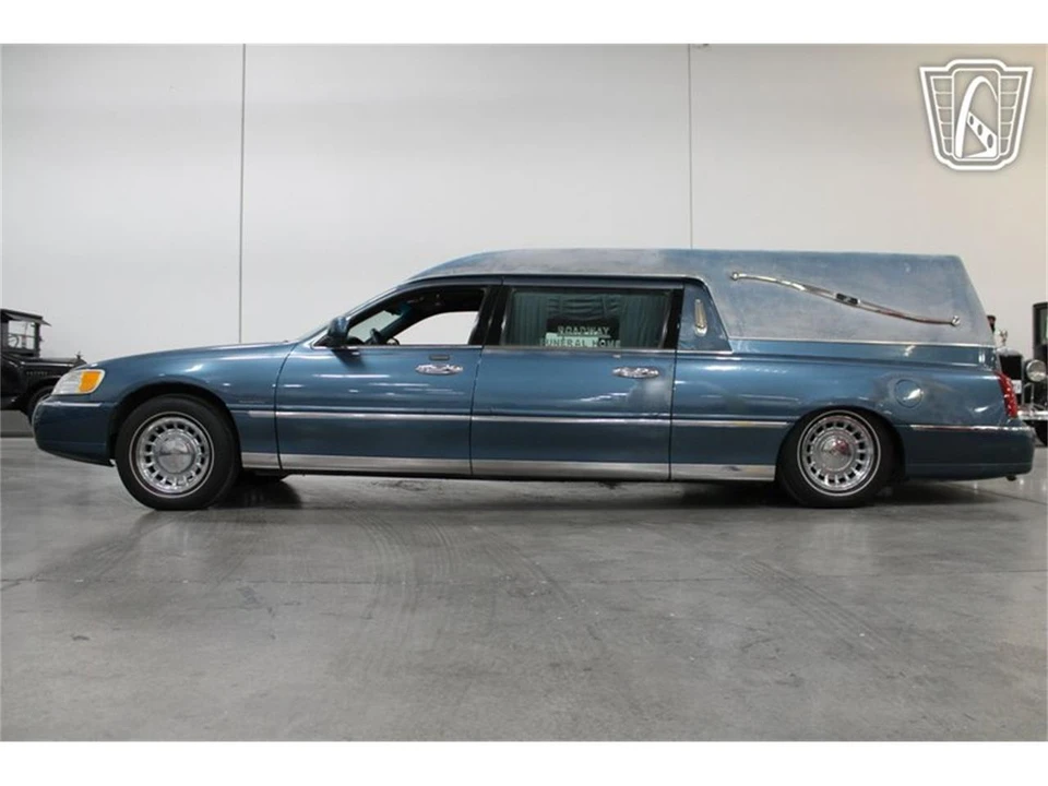 2001 Lincoln Town Car - Image 23 of 31