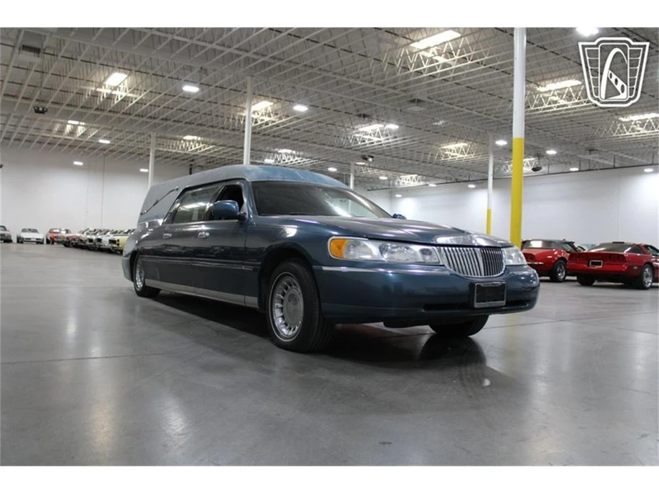 2001 Lincoln Town Car - Image 28 of 31