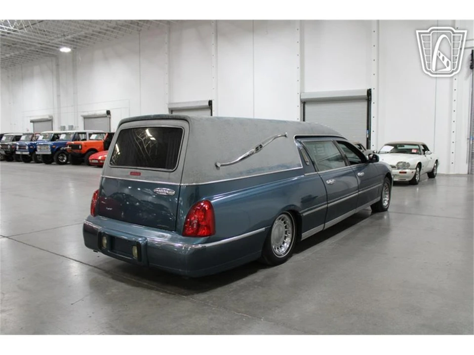 2001 Lincoln Town Car - Image 18 of 31
