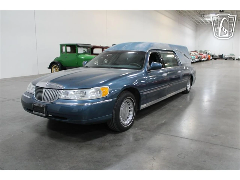 2001 Lincoln Town Car - Image 14 of 31