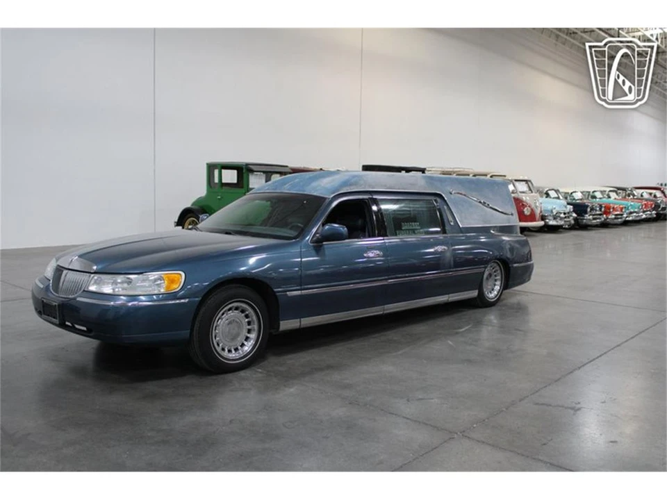 2001 Lincoln Town Car - Image 4 of 31