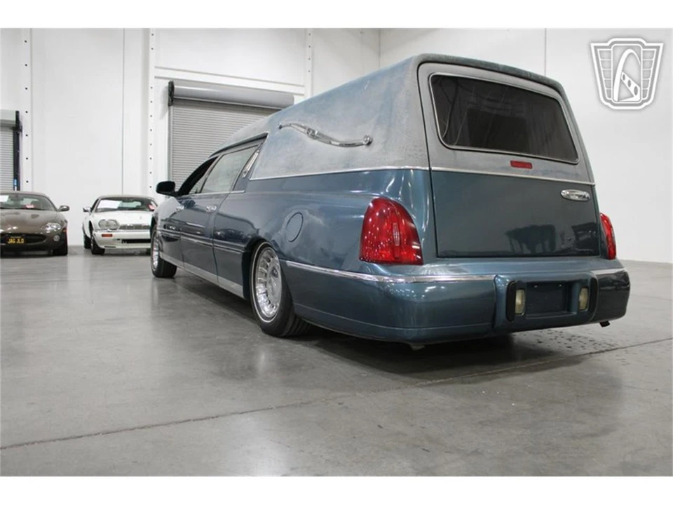 2001 Lincoln Town Car - Image 24 of 31