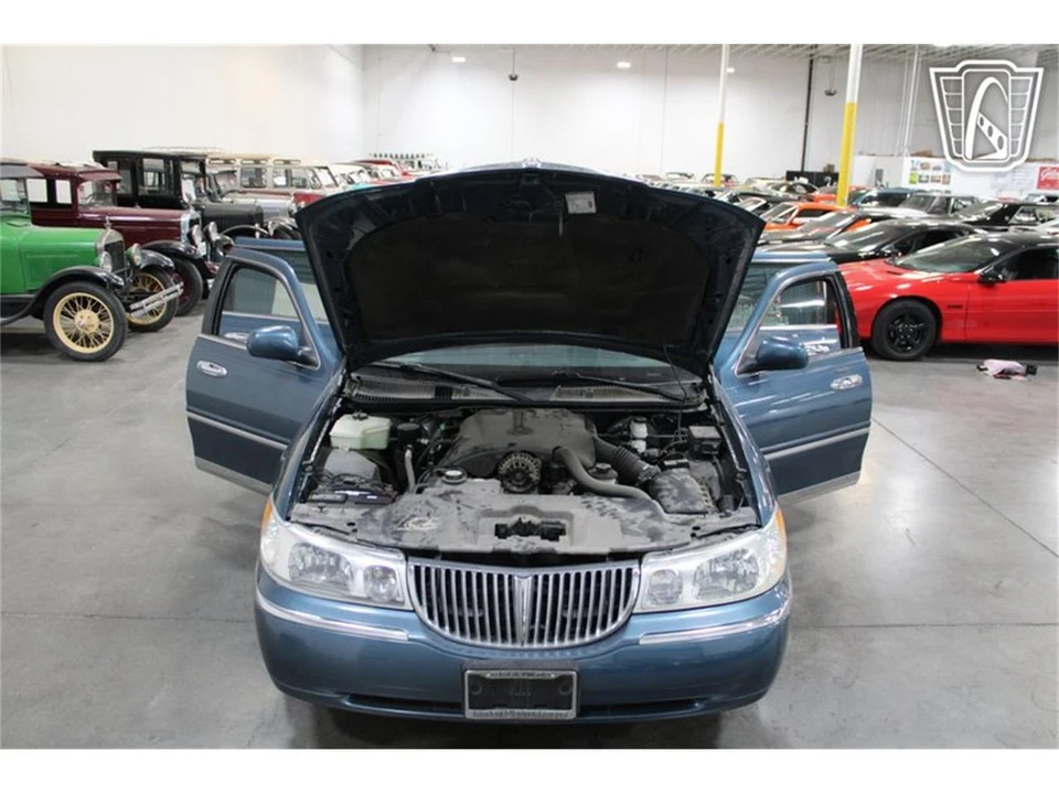 2001 Lincoln Town Car - Image 29 of 31