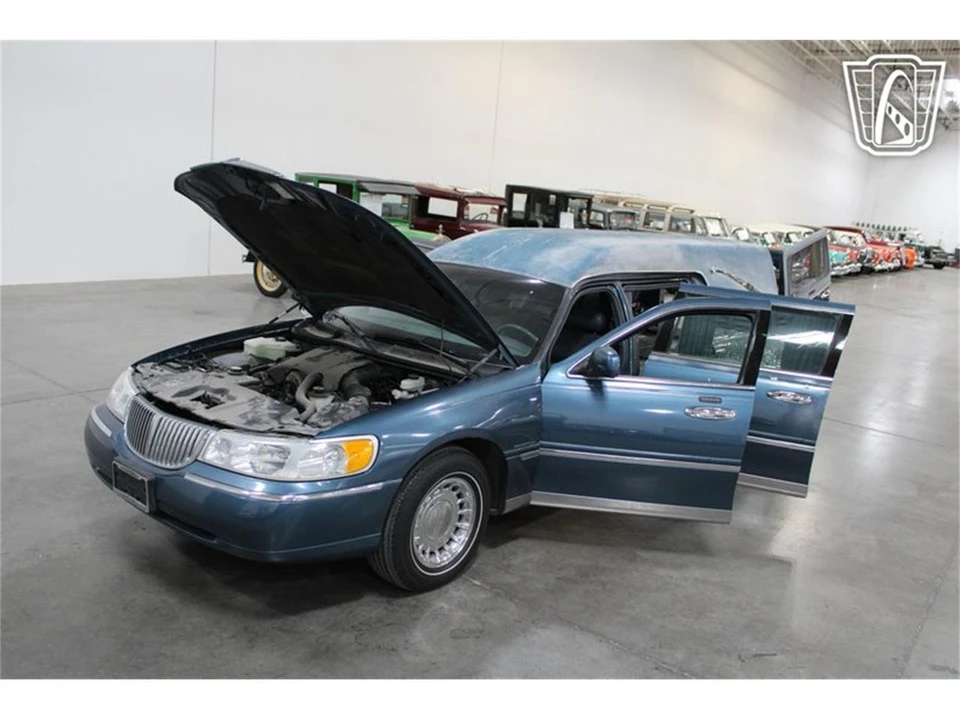 2001 Lincoln Town Car - Image 30 of 31