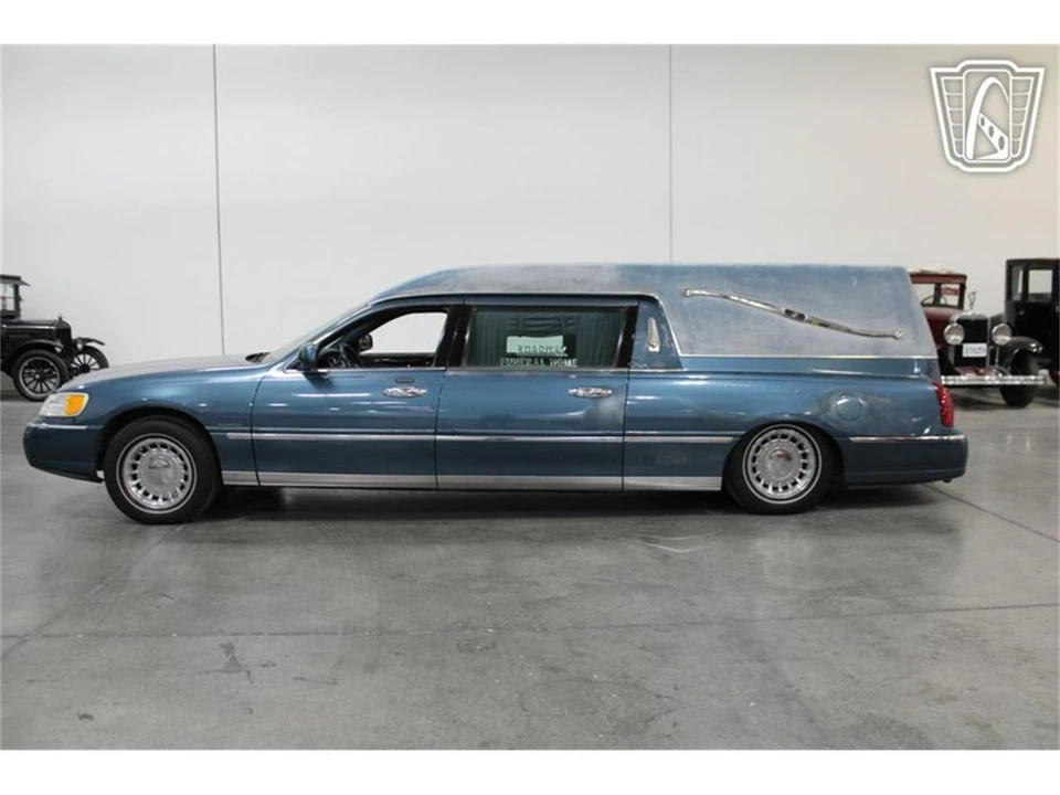 2001 Lincoln Town Car - Image 15 of 31