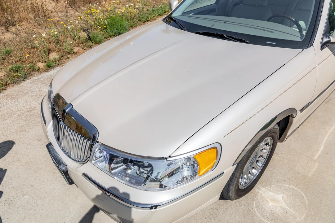 2001 Lincoln Town Car - Image 19 of 31