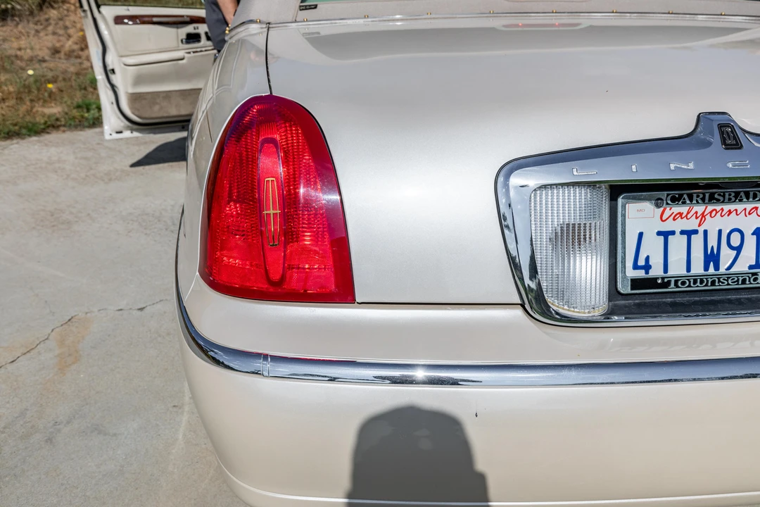 2001 Lincoln Town Car - Image 30 of 31