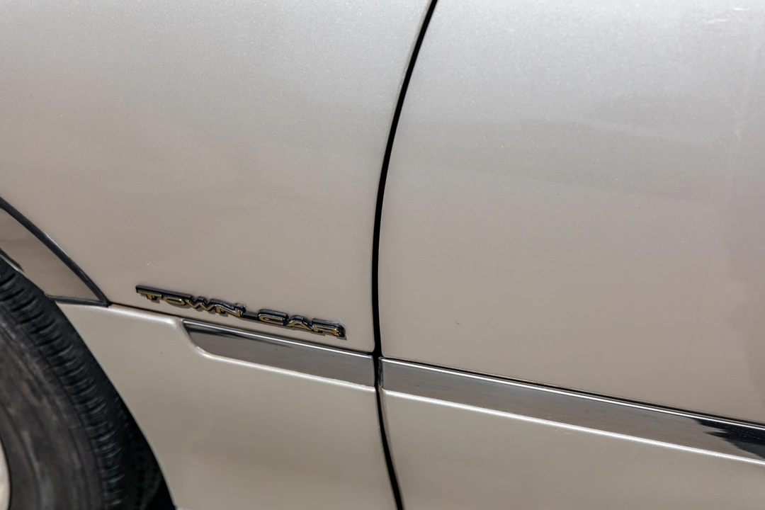 2001 Lincoln Town Car - Image 21 of 31