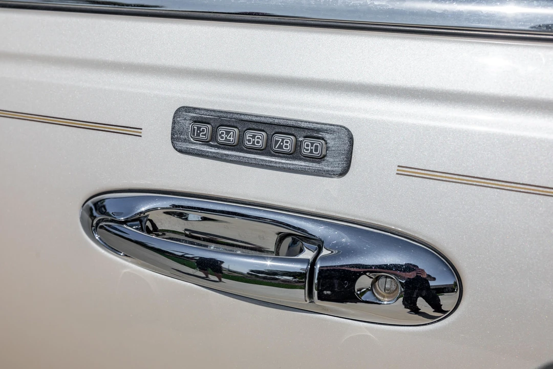 2001 Lincoln Town Car - Image 24 of 31