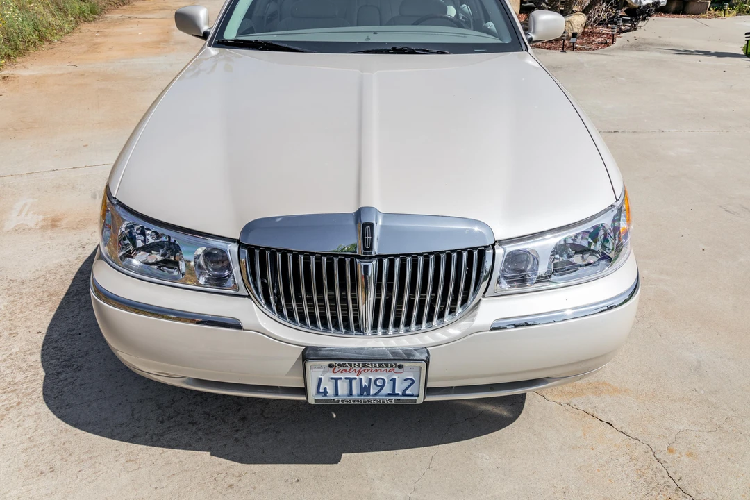 2001 Lincoln Town Car - Image 13 of 31