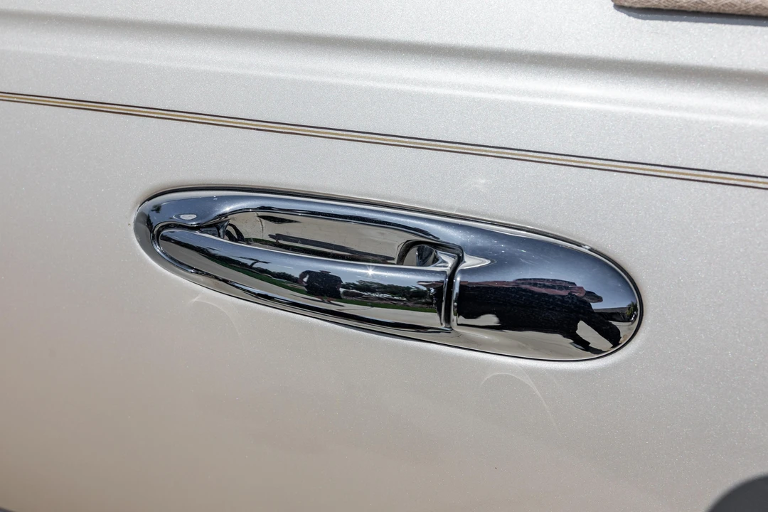2001 Lincoln Town Car - Image 27 of 31