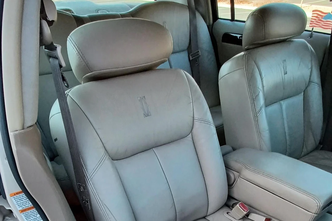 2001 Lincoln Town Car - Image 28 of 31