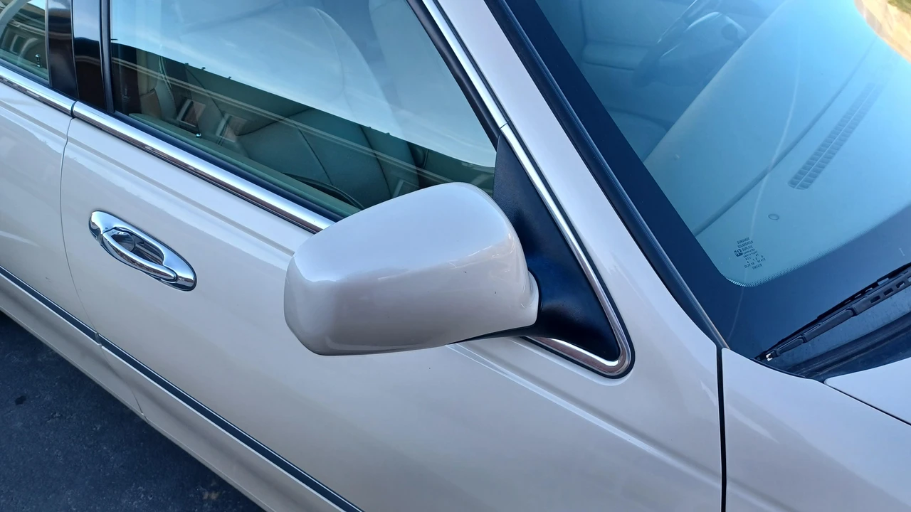 2001 Lincoln Town Car - Image 21 of 31
