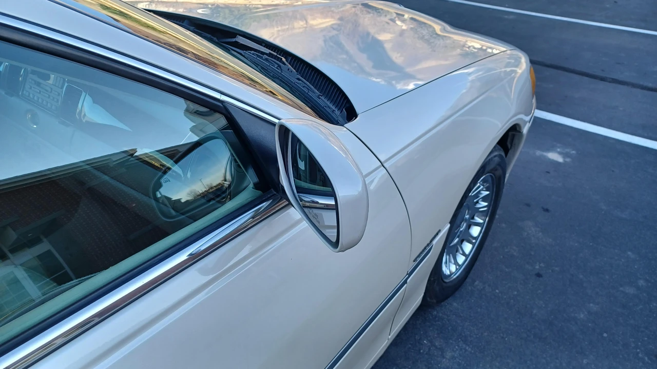 2001 Lincoln Town Car - Image 20 of 31