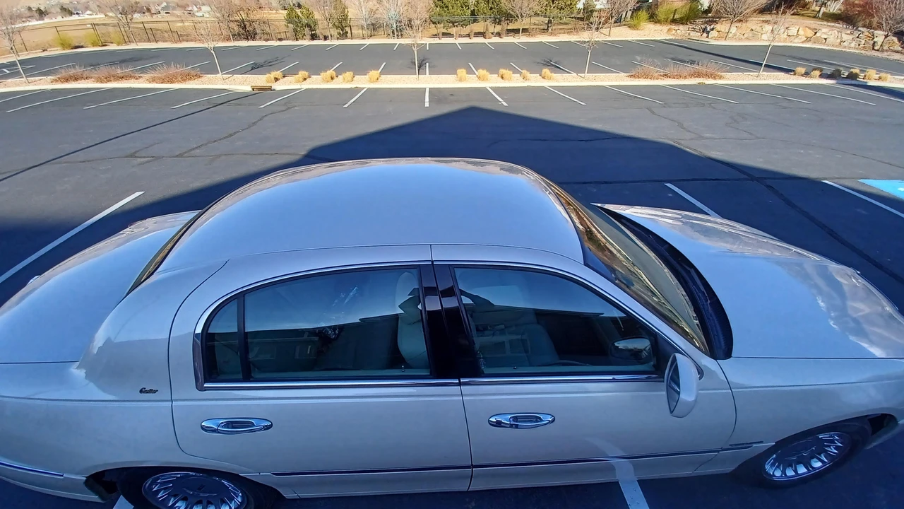 2001 Lincoln Town Car - Image 22 of 31