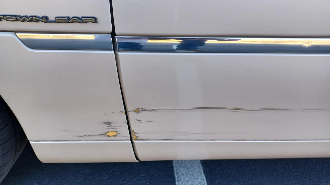 2001 Lincoln Town Car - Image 15 of 31