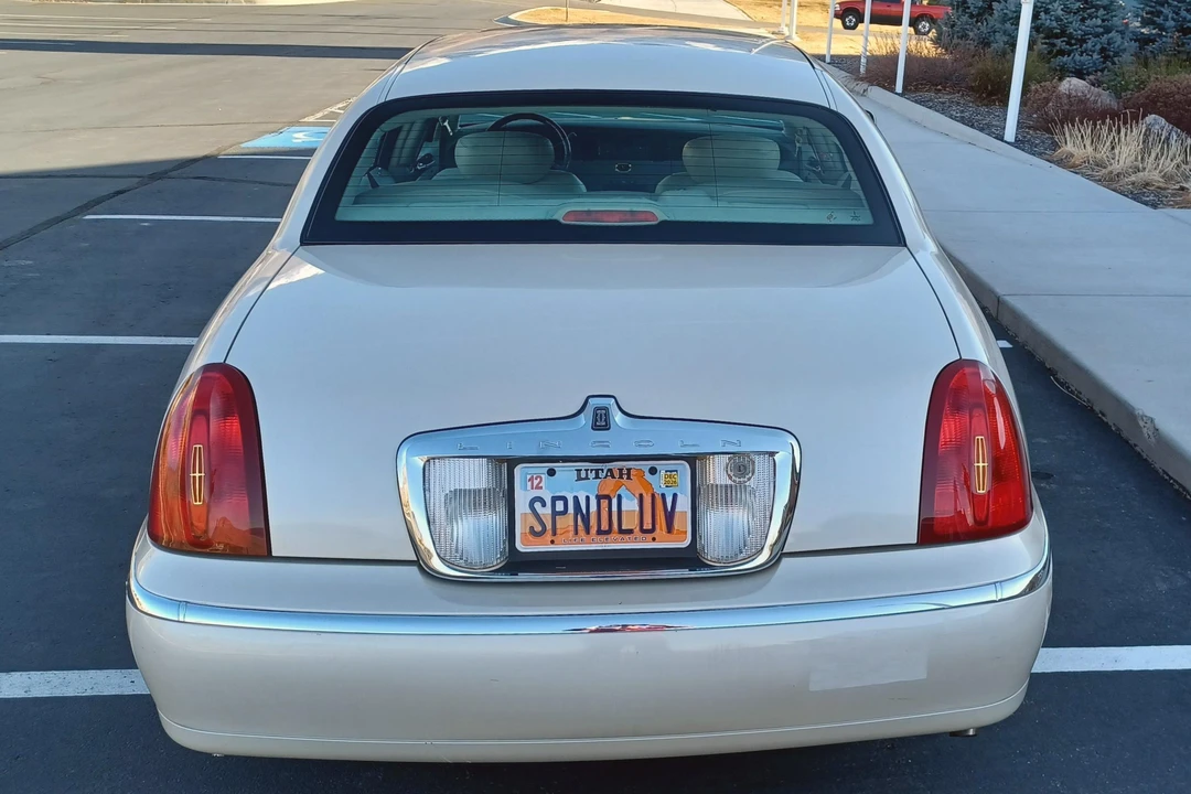 2001 Lincoln Town Car - Image 5 of 31