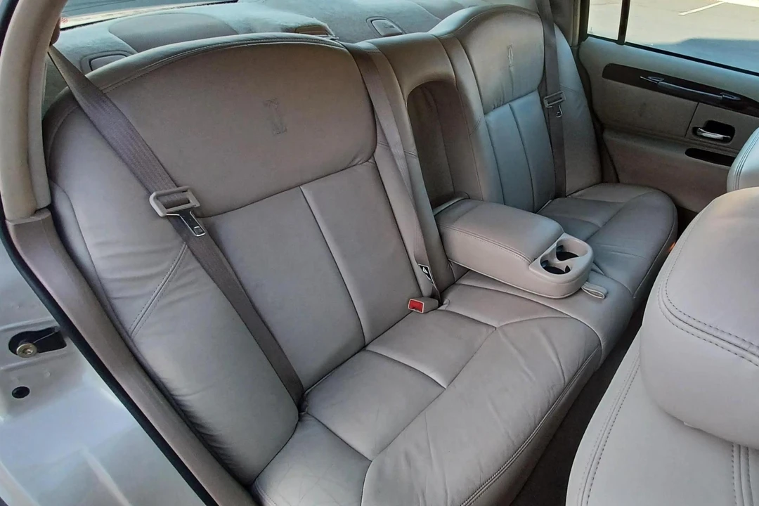 2001 Lincoln Town Car - Image 29 of 31