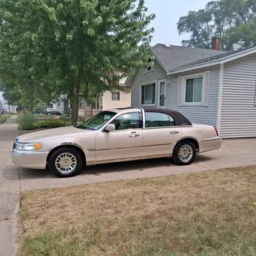 2001 Lincoln Town Car Cartier Designer Sedan 4D