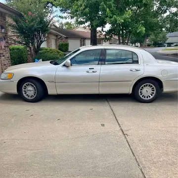2001 Lincoln Town Car Cartier L Sedan 4D
