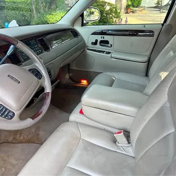2001 Lincoln Town Car Cartier