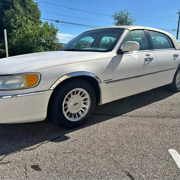2001 Lincoln Town Car Cartier