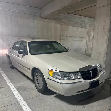 2001 Lincoln Town Car Cartier Sedan 4D