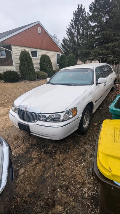 2001 Lincoln Town Car - Image 5 of 20