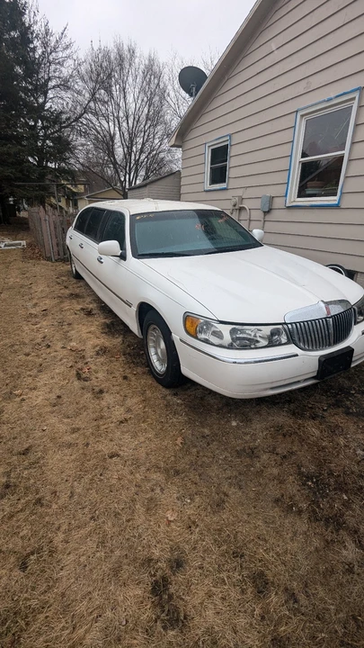 2001 Lincoln Town Car - Image 6 of 20