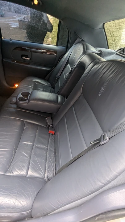 2001 Lincoln Town Car - Image 16 of 20