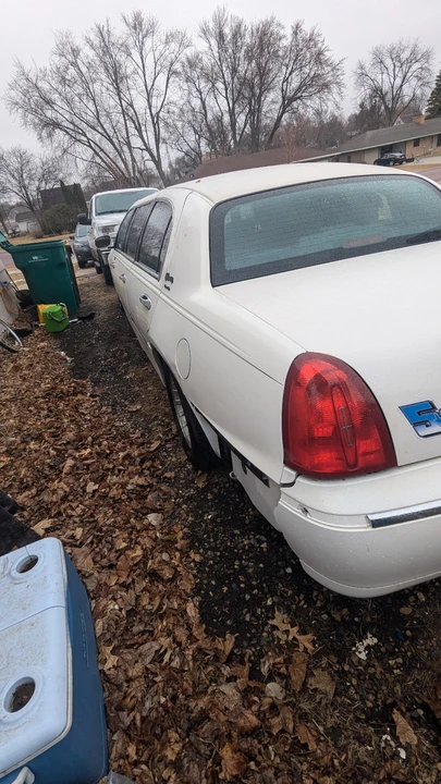2001 Lincoln Town Car - Image 12 of 20