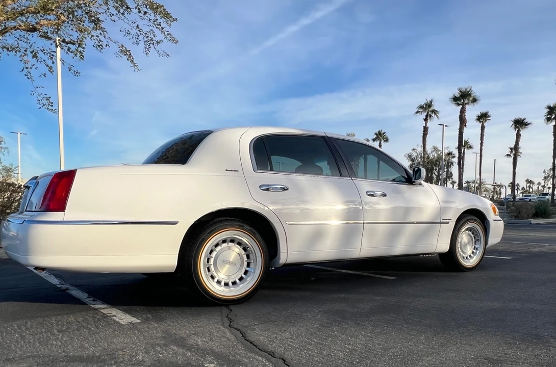 2001 Lincoln Town Car - Image 5 of 21