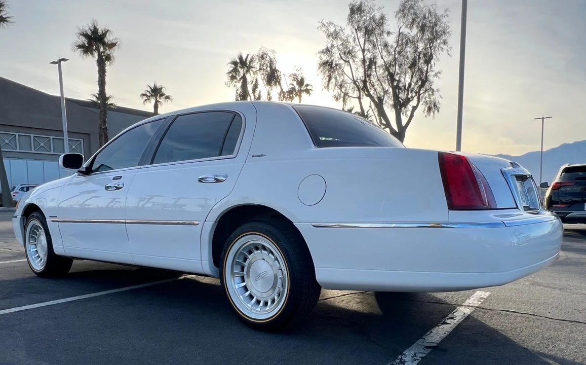 2001 Lincoln Town Car - Image 7 of 21