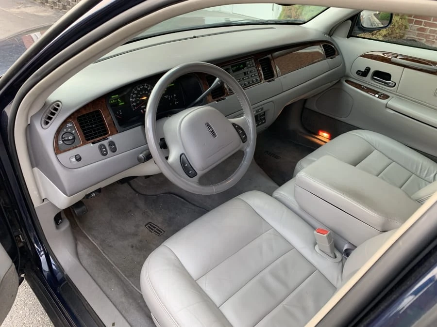 2001 Lincoln Town Car - Image 4 of 8