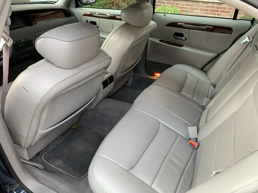 2001 Lincoln Town Car - Image 6 of 8