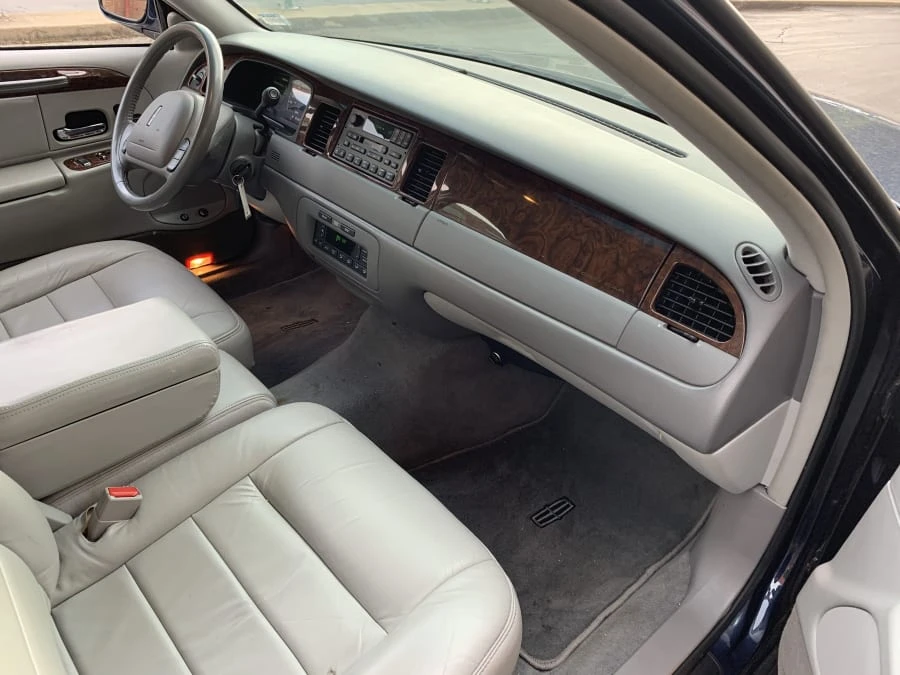 2001 Lincoln Town Car - Image 5 of 8