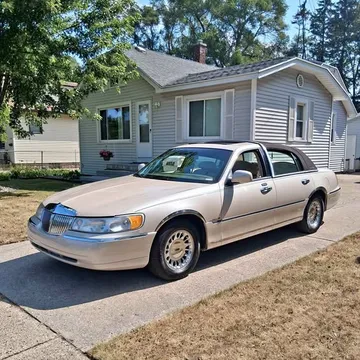 2001 Lincoln Town Car Executive L Sedan 4D